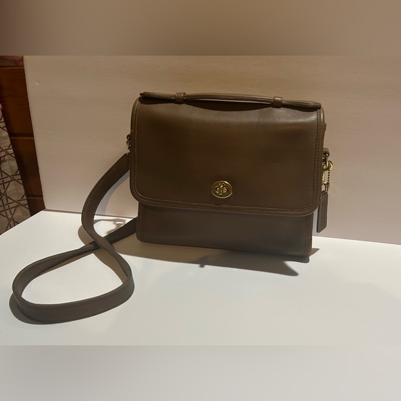 Coach Vintage Court Brown Leather Shoulder Bag - Picture 1 of 10